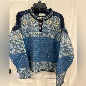 LL Bean blue wool snowflake sweater size medium